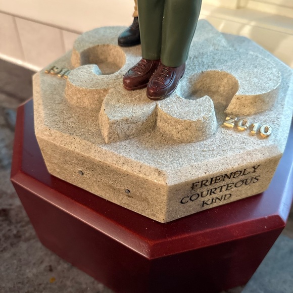 Boy Scouts Statue - “A Century of Scouting” By Joseph Csatari - Picture 4 of 5